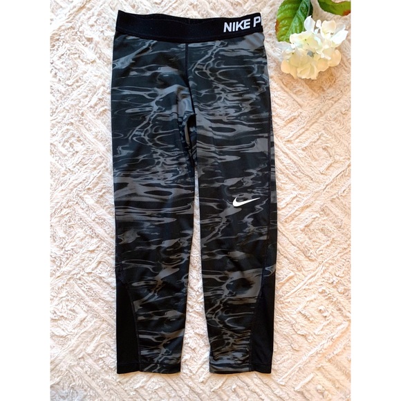 Nike Pants - Nike Pro Cropped Leggings